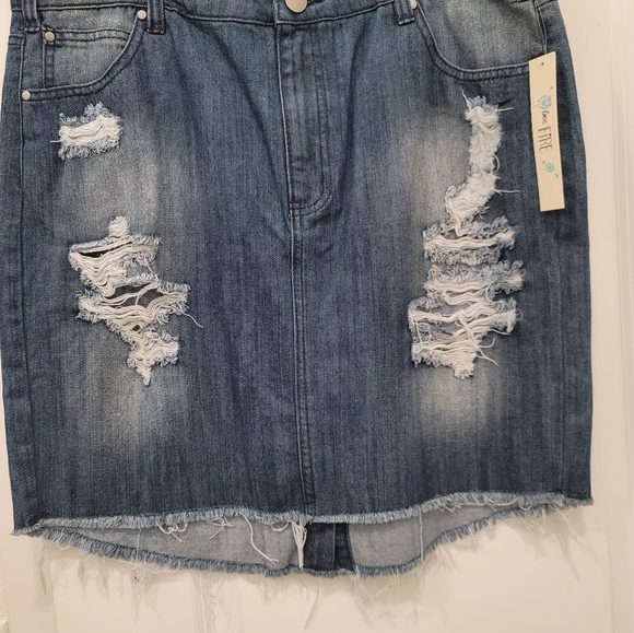 Clothing - Picture 3 of 4